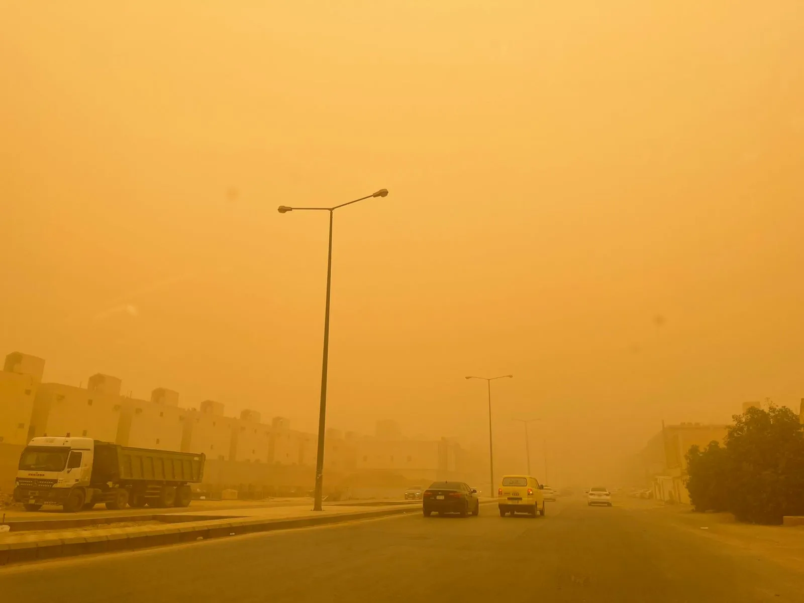 “الأرصاد”: أتربة مُثارة ورياح شديدة على الرياض