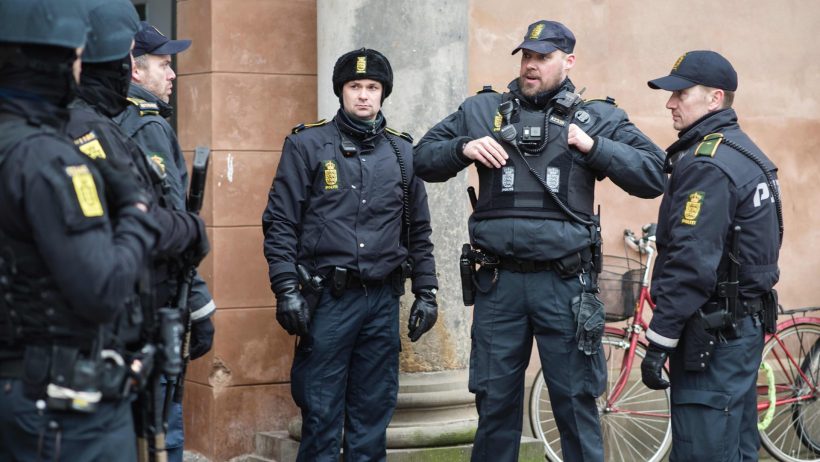 القبض على رجل بعد إخلاء مطار في الدنمارك بسبب تهديد بقنبلة