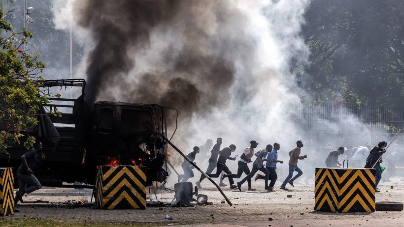 خبير في الشأن الأفريقي لـ”الوئام”: الرئيس الكيني يواجه حملة للإطاحة به