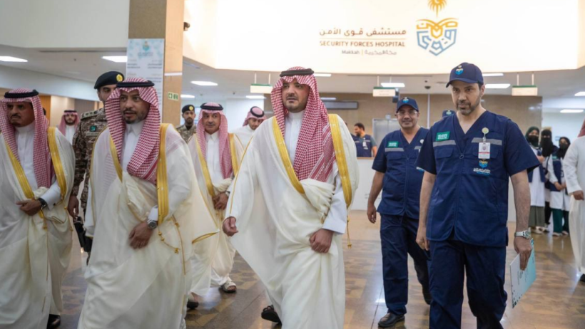 الأمير عبدالعزيز بن سعود يقف على سير العمل في مستشفى قوى الأمن بمكة
