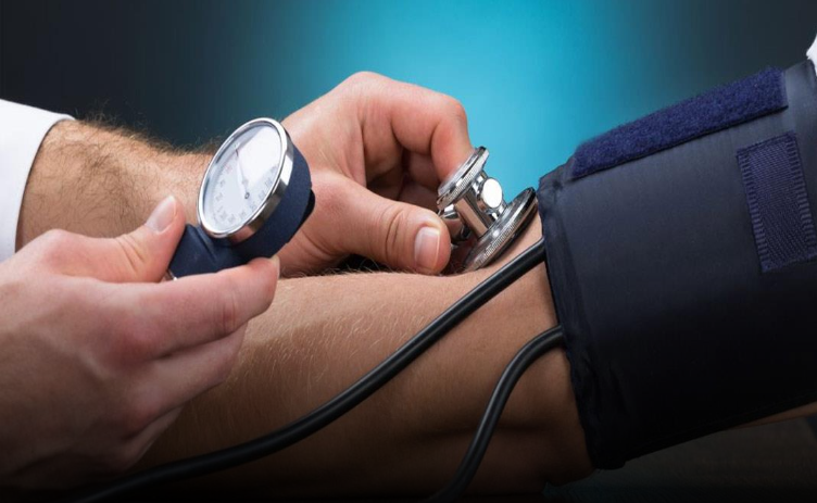 دراسة بريطانية: ارتفاع ضغط الدم يزيد خطر الإصابة بالخرف