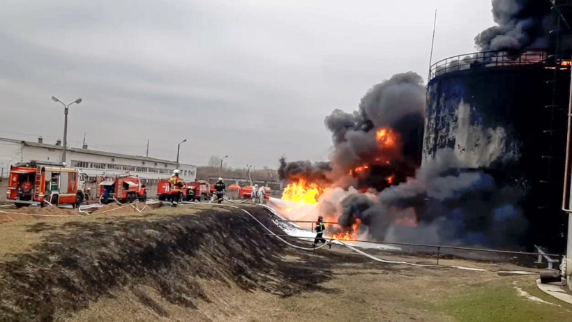 مسيرة أوكرانية تشعل حريقا في مخزن وقود بروسيا