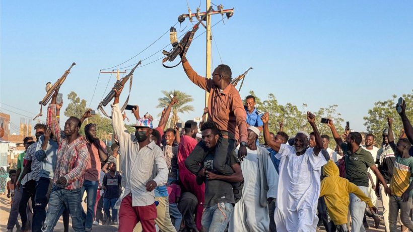 إعلامي لـ”الوئام”: الصراع في السودان تحول لحرب مدن وعصابات