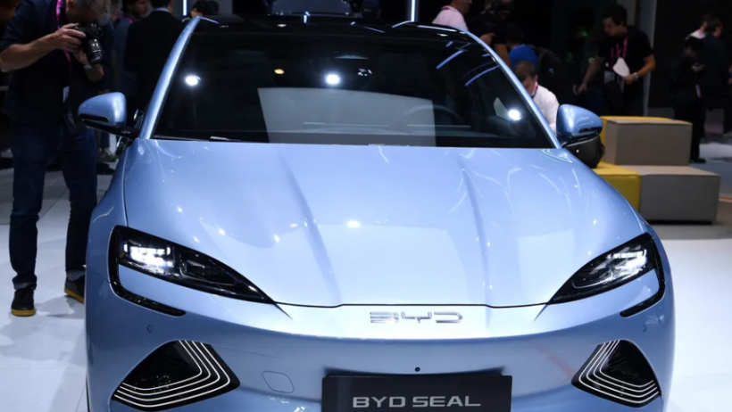 قلص الفجوة مع تسلا.. ارتفاع مبيعات سيارات BYD الكهربائية بنسبة 21%