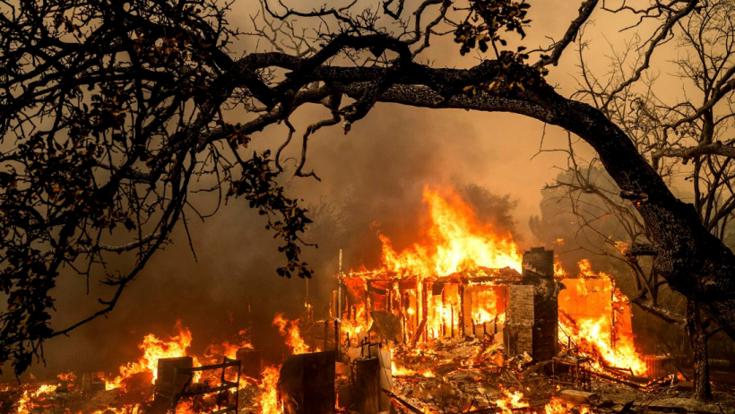 20 عاما من الجفاف الحاد.. حريق ضخم يجلي 13 ألف أمريكي في كاليفورنيا