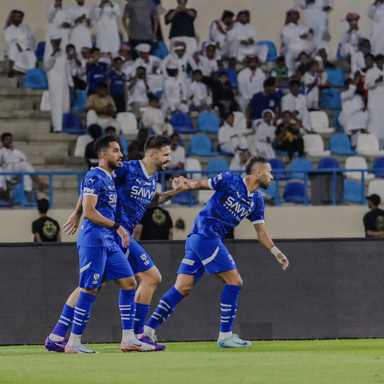 بثلاثية سافيتش وميتروفيتش الهلال يتقدم على الأخدود في الشوط الأول